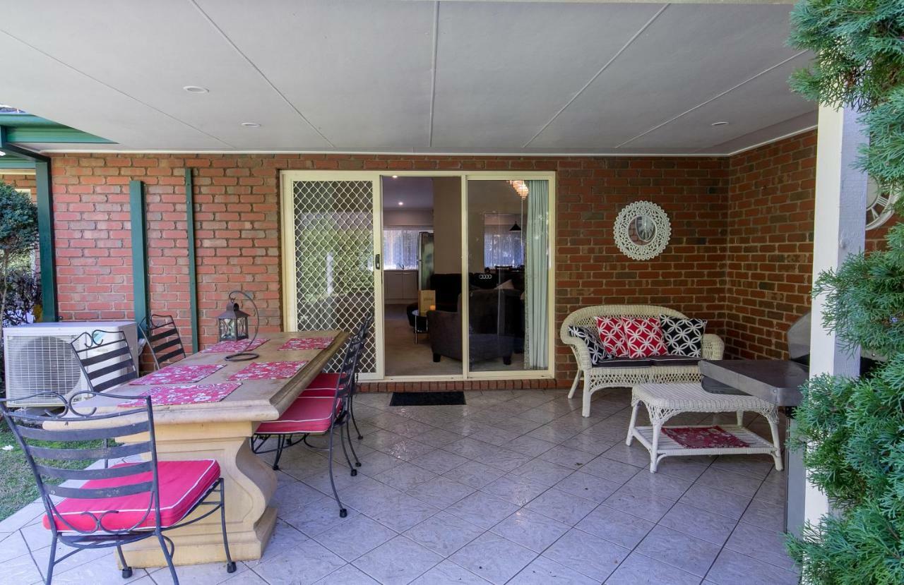 The Birch House - Silver Birches Accommodation Bright Exterior foto